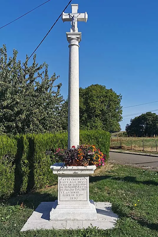 Croix de la Maladière à Neuilly-l'Evêque