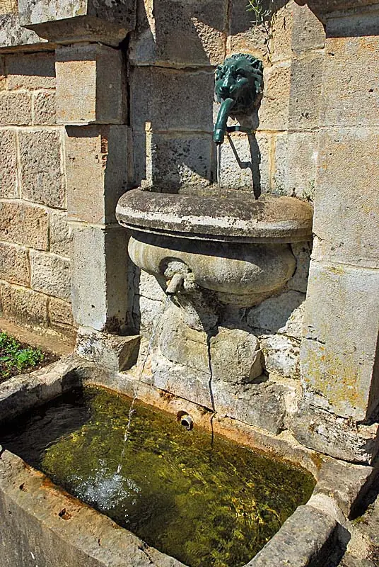 Fontaine de Noidant-le-Rocheux