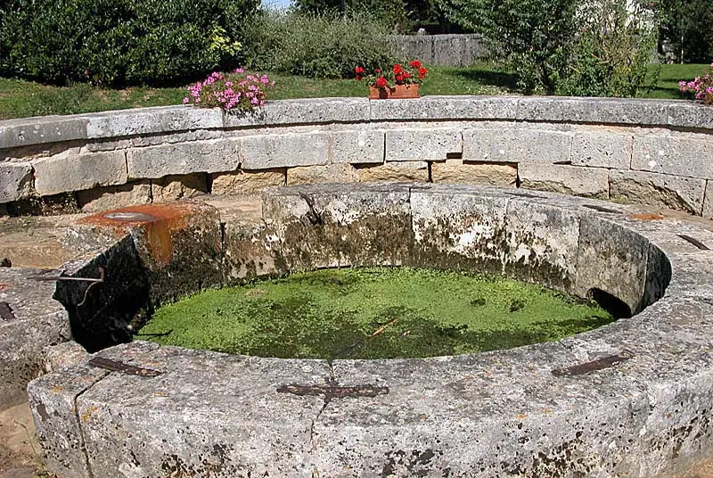 Fontaine le Rond à Marac