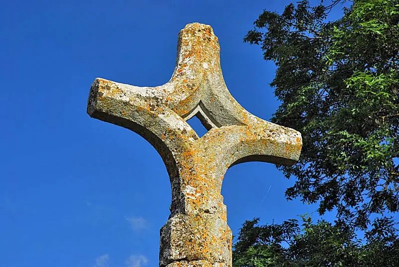 Croix de chemin de Saint-Broingt-les-Fosses