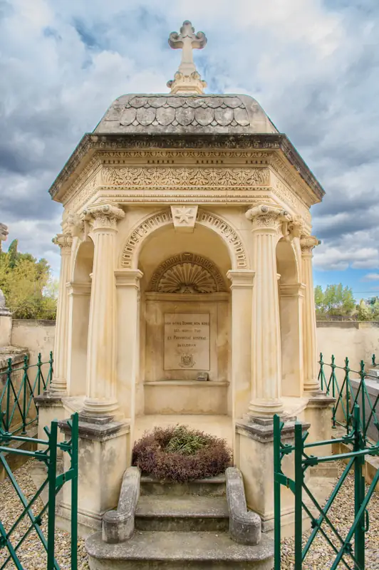 Tombeau de Frédéric Mistral