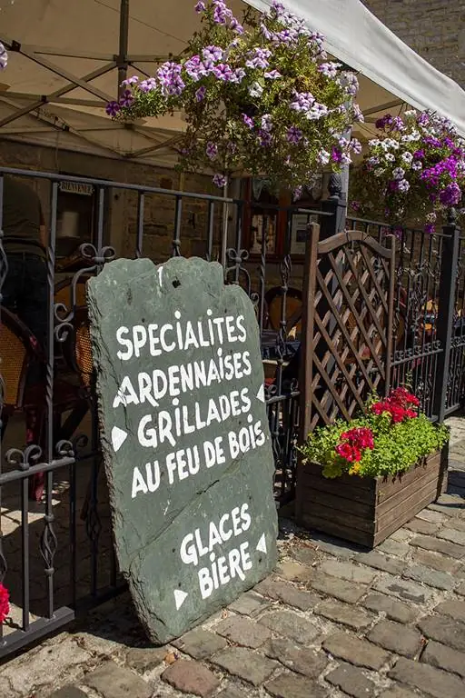 HIERGES, Village Fleuri " 3 Fleurs "
