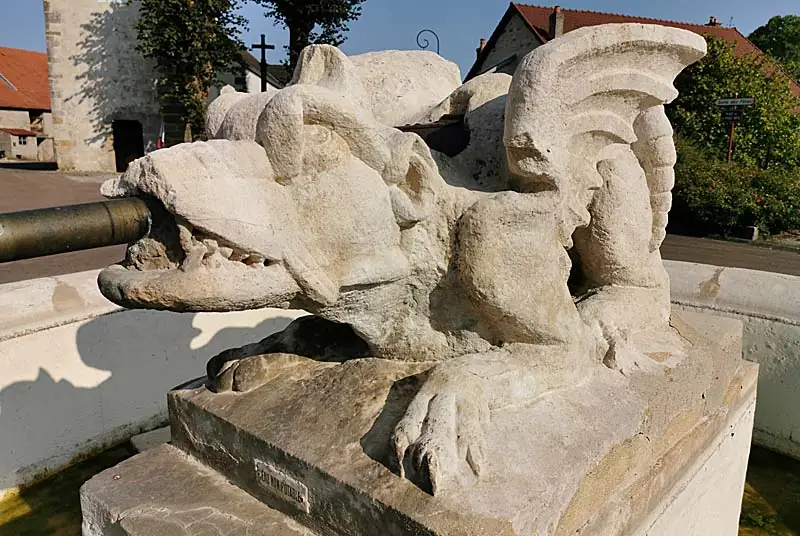 Fontaine de la « Peûte Bête » d'Aujeurres