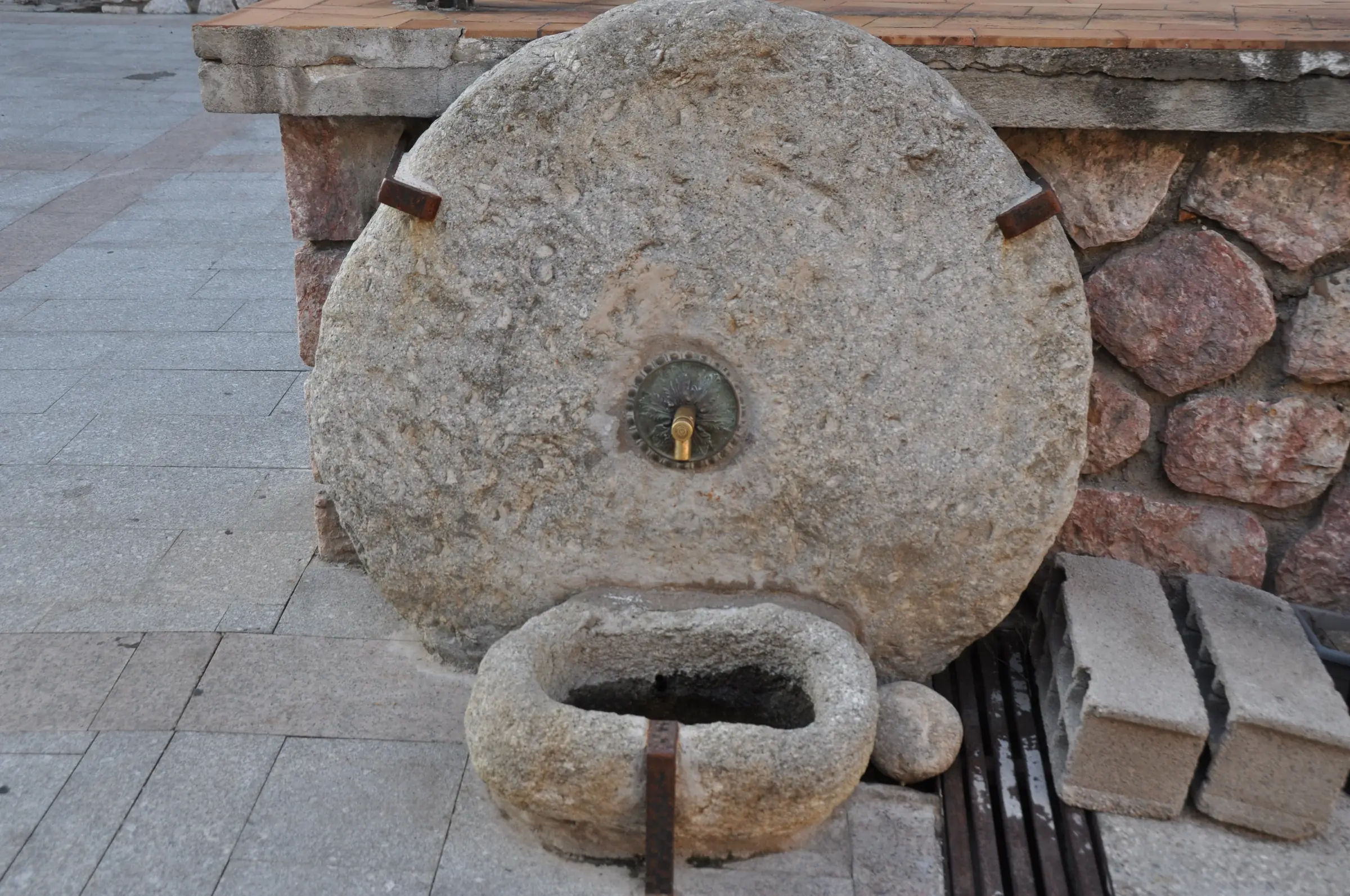 LES BALADES DU CONFLENT : "VISITE DU VILLAGE ET DE L'EGLISE DE CATLLAR"