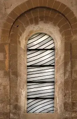 Conques - Visite guidée   Les vitraux de Soulages