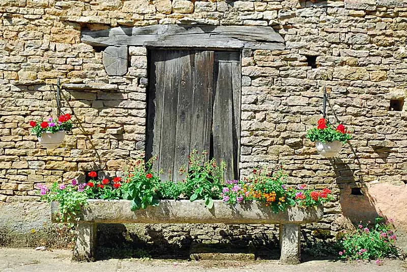 Grange couverte en lave à Orcevaux