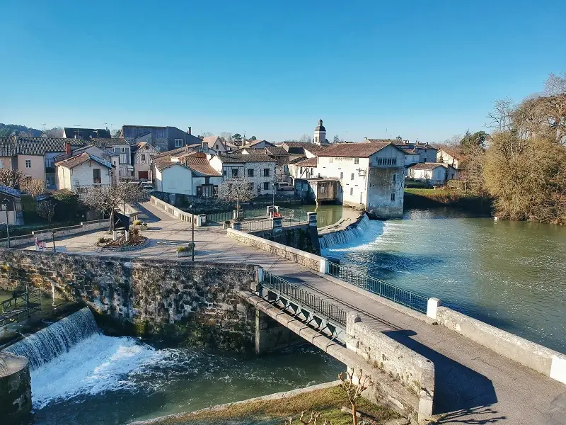 Visite guidée d'Allemans-du-Dropt par les Raconteuses de Pays