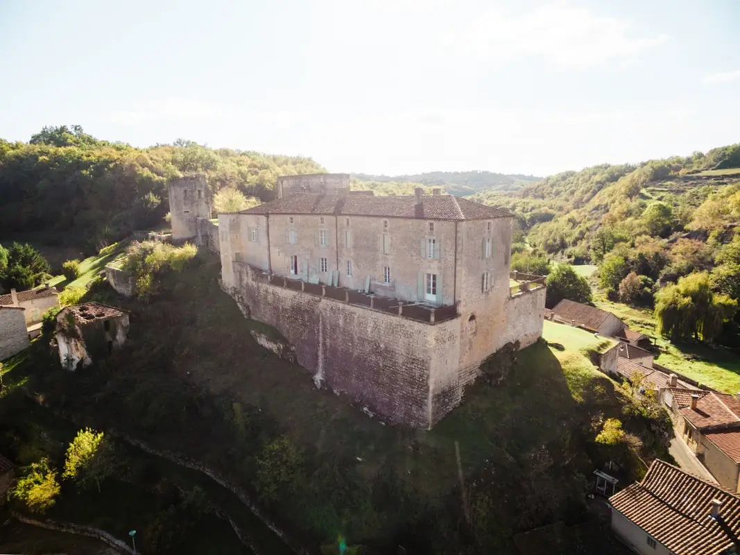 Château et bourg de Blanquefort-sur-Briolance