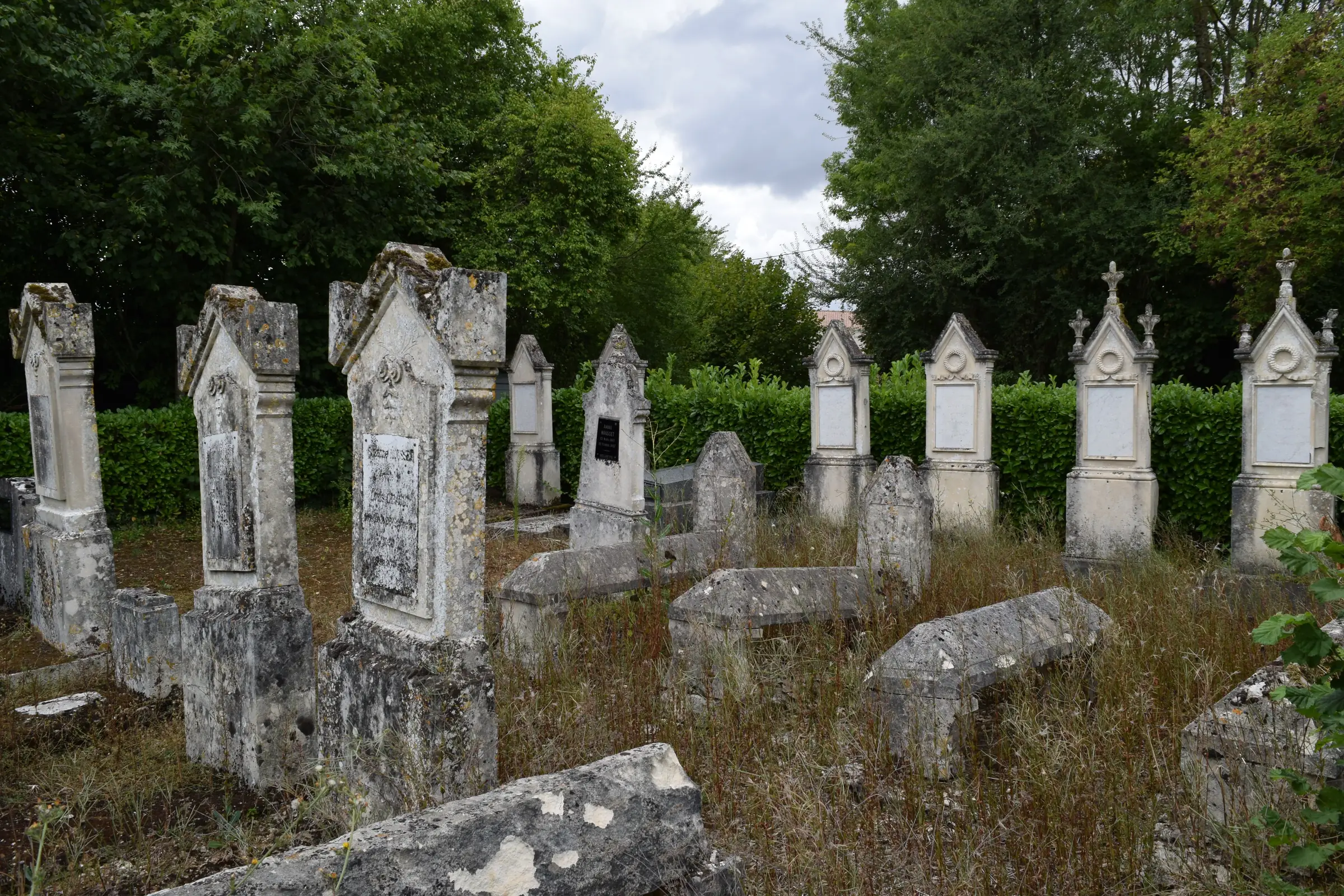 Cimetières familiaux protestants.