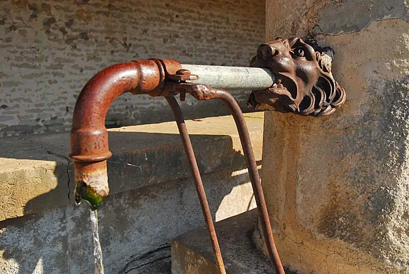Fontaine ronde et lavoir de Ternat