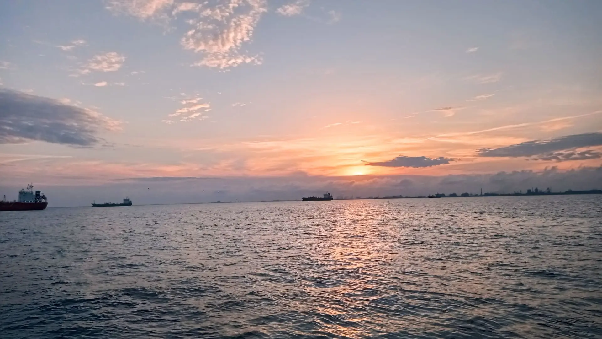 Balade en bateau au coucher de soleil