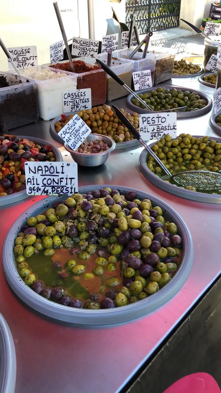 Marché de Sauset les Pins
