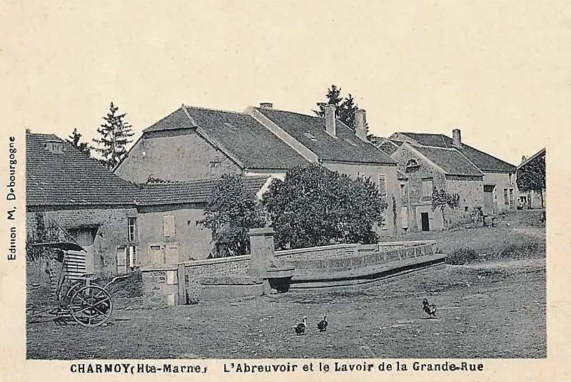 Ancienne fontaine de Charmoy