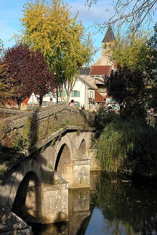 Pont XVIIIe siècle à Dommarien