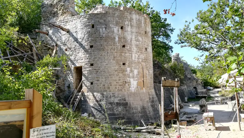 Site du Vieux Château de Noyers-sur-Serein