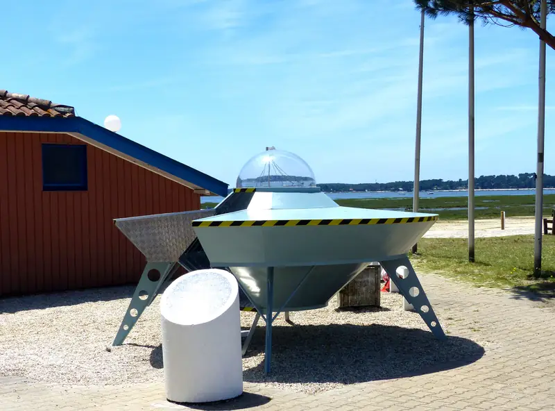 L'OVNIport et la soucoupe
