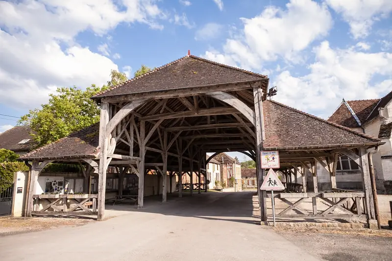 Halle en bois de Lesmont