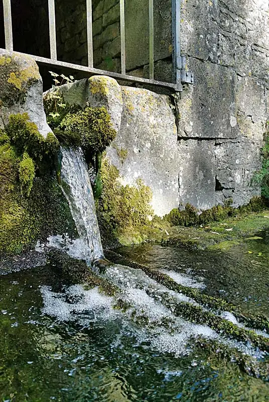 Fontaine et lavoir de Saints-Geosmes