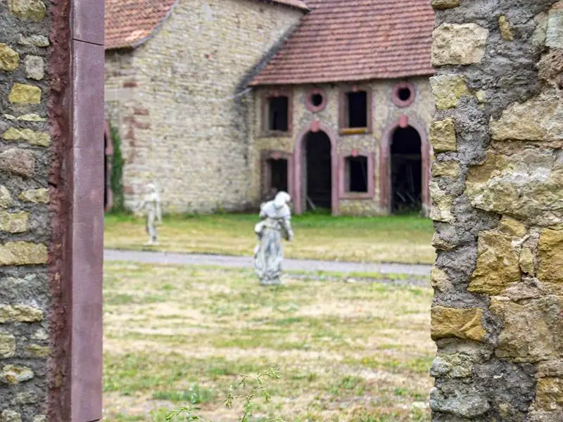 Le château de bourg esch - au château fleuri