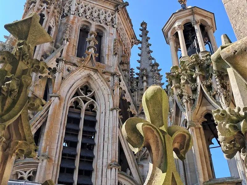Montée dans la tour sud de la Cathédrale Saint-Étienne de Toul