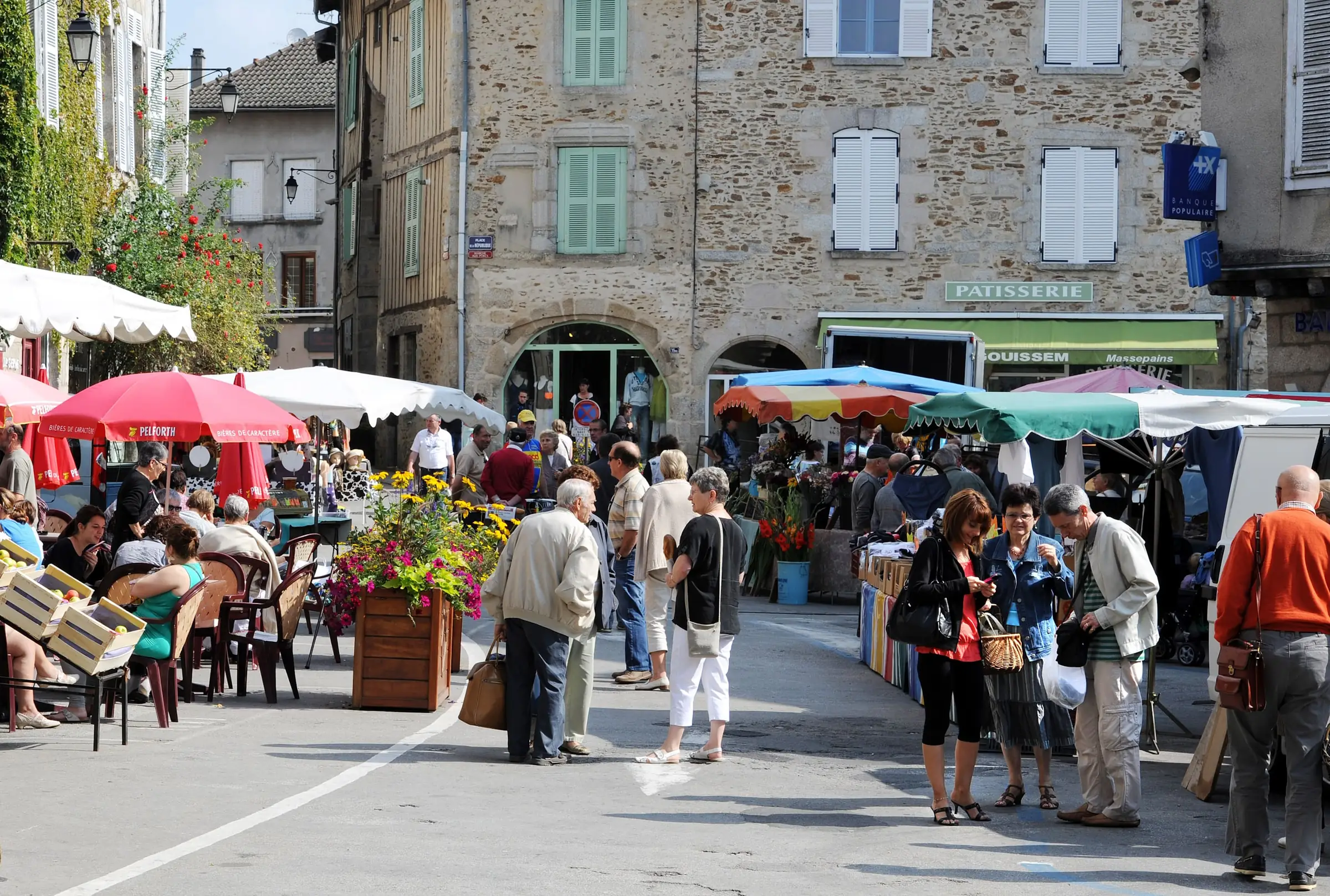 Marché hebdomadaire à Saint-Léonard de Noblat