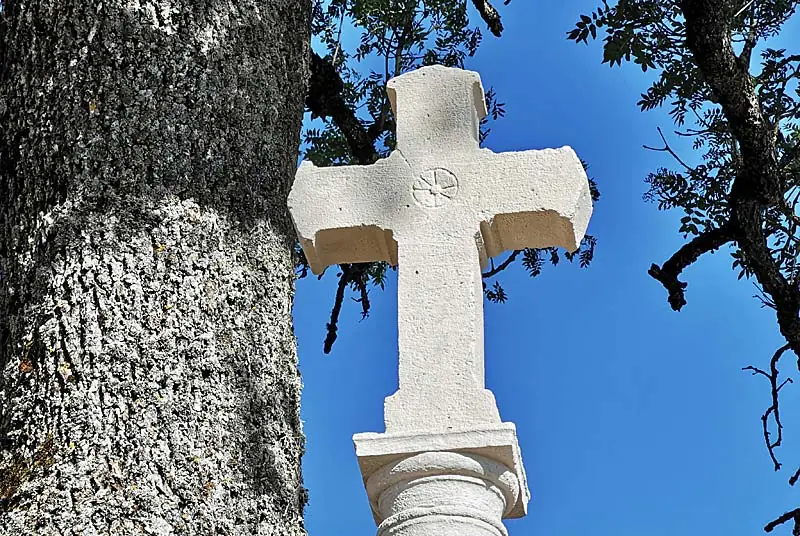 Croix des Frayons à Neuilly-l'Evêque
