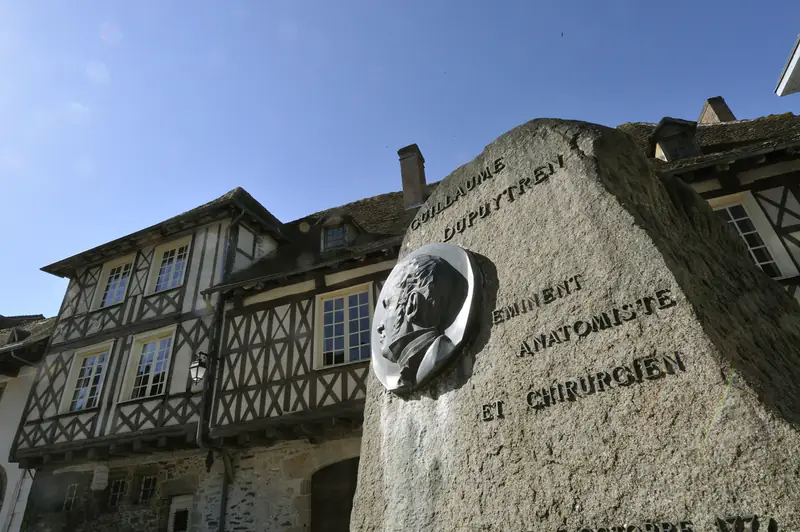 Stèle de Guillaume Dupuytren à Pierre-Buffière