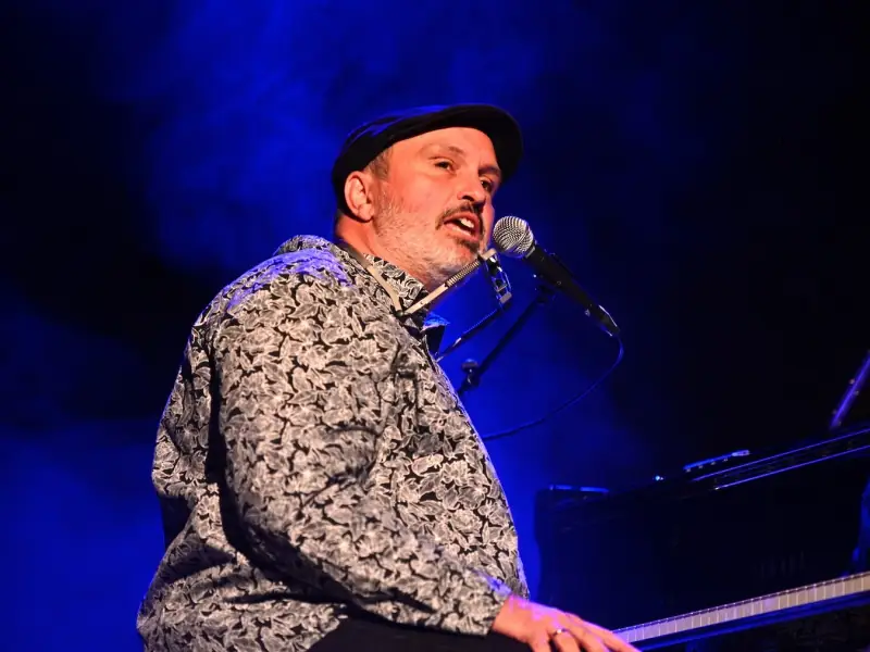 Festival de la Chanson à Texte de Montcuq : Steve Normandin chante Piaf