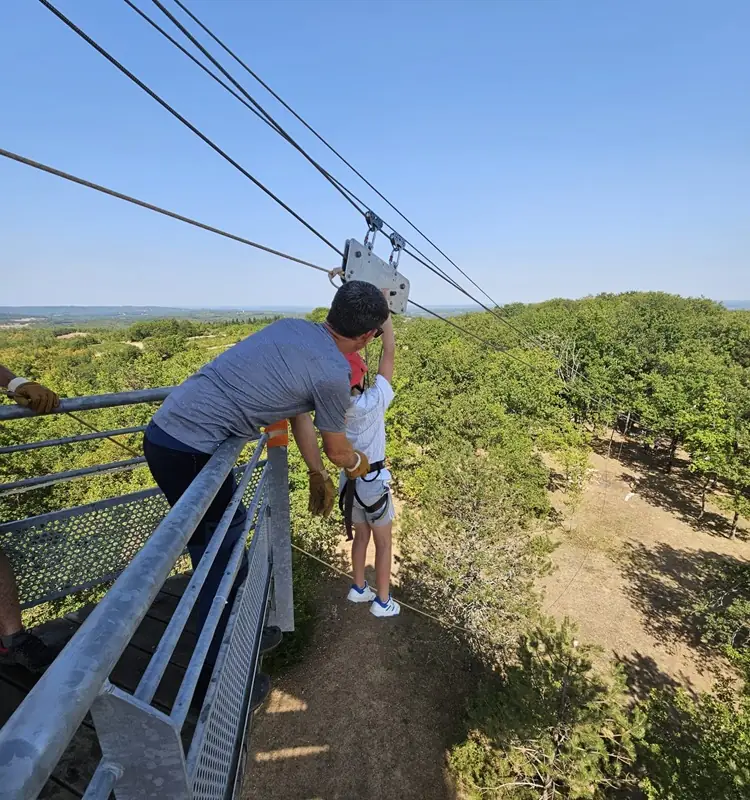Été actif : Tyrolienne géante de la Tour de Moncalou et Escalade