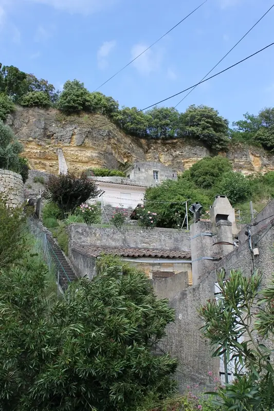 Maisons troglodytiques de la route de la corniche