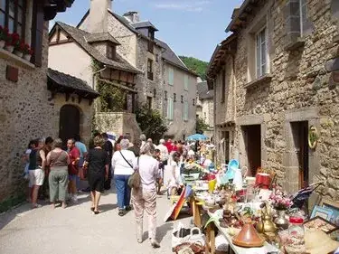Vide Grenier à Ste Eulalie d'Olt