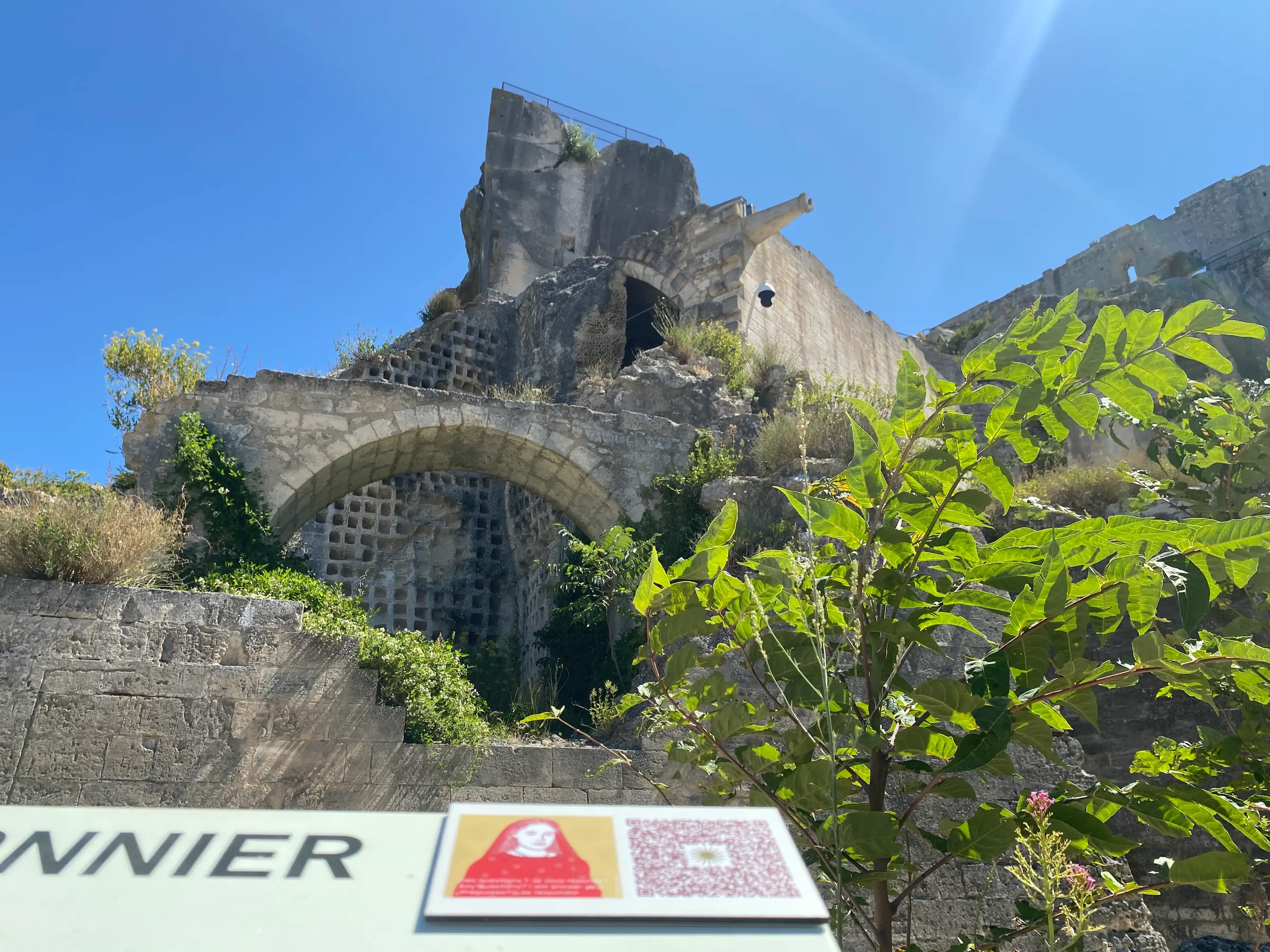 Alix, visite interactive du château des Baux