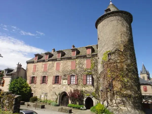 Village, bourg de Salles-Curan