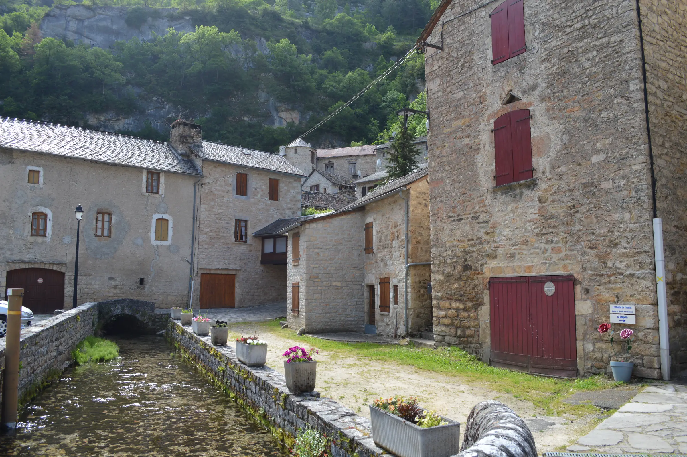 VILLAGE DE SAINT-CHÉLY-DU-TARN