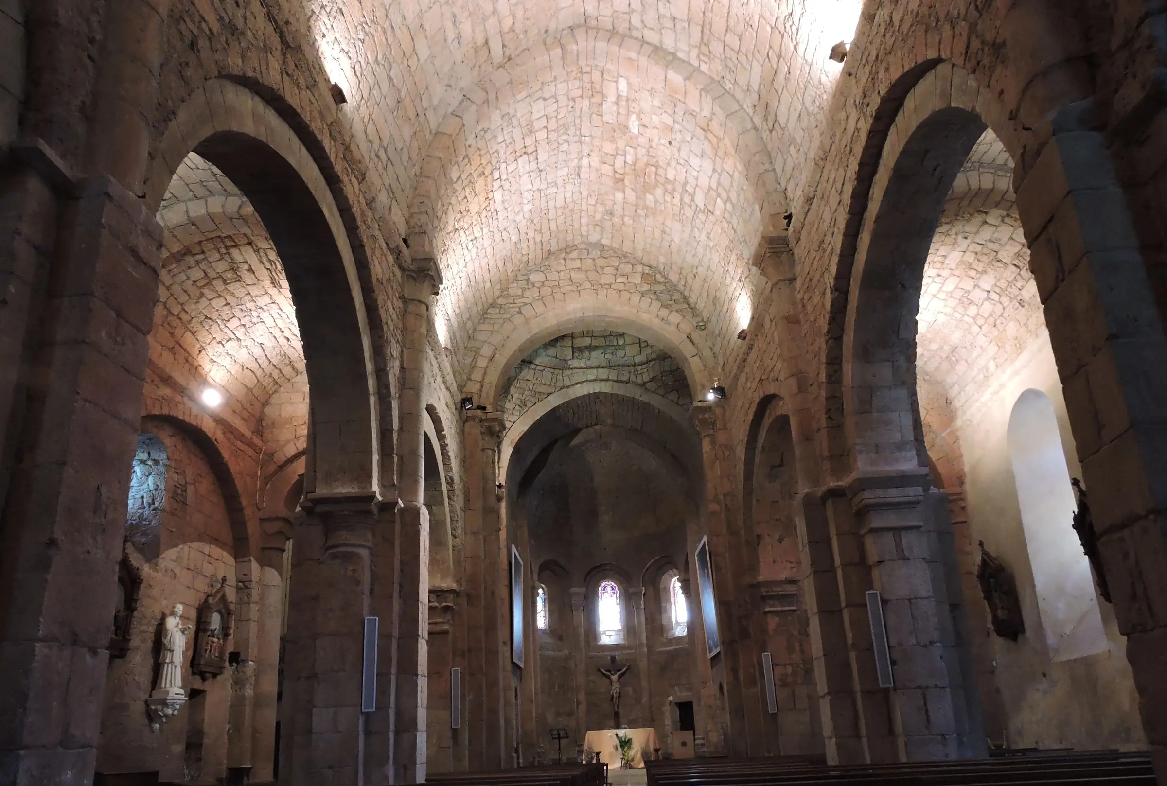 EGLISE ROMANE SAINT-PIERRE SAINT-PAUL