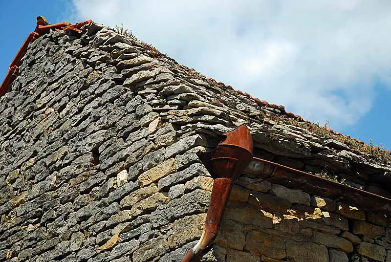 Grange couverte en lave à Orcevaux