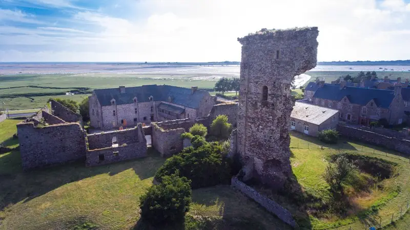 Château médiéval de Regnéville