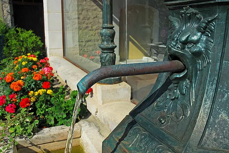 Lavoir de la fontaine au Surreau de Saint-Loup-sur-Aujon