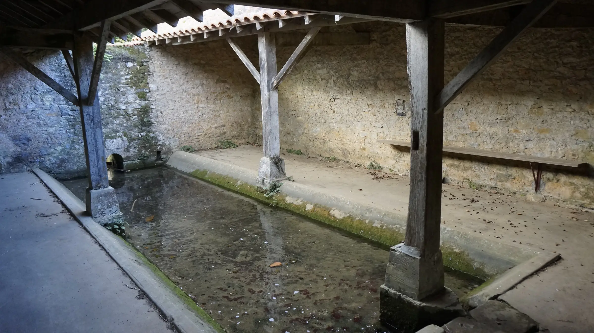 Lavoir du Plet, lavoir de la Vergne, lavoir La Sablière, lavoir Fondmorand, lavoir de la grande fontaine.
