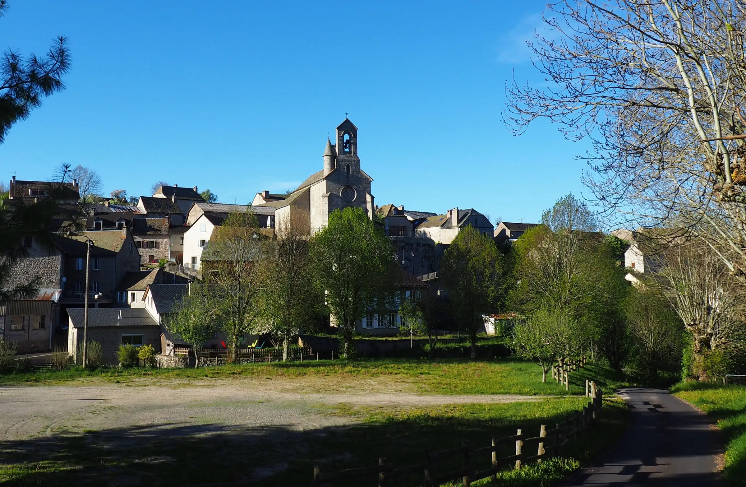 LE BUISSON PORTE D'ENTRÉE DU PNR AUBRAC