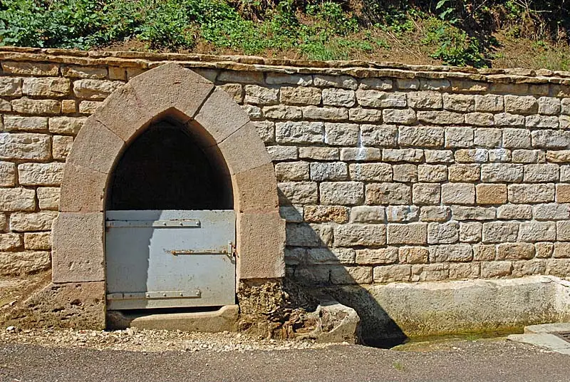Fontaine de Peigney (1)