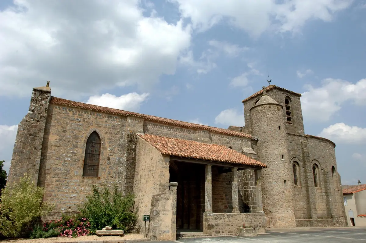 Eglise Saint Sauveur de Givre en Mai