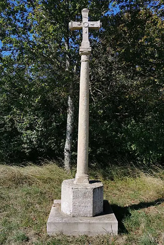 Croix de Champ Chevreu à Brennes