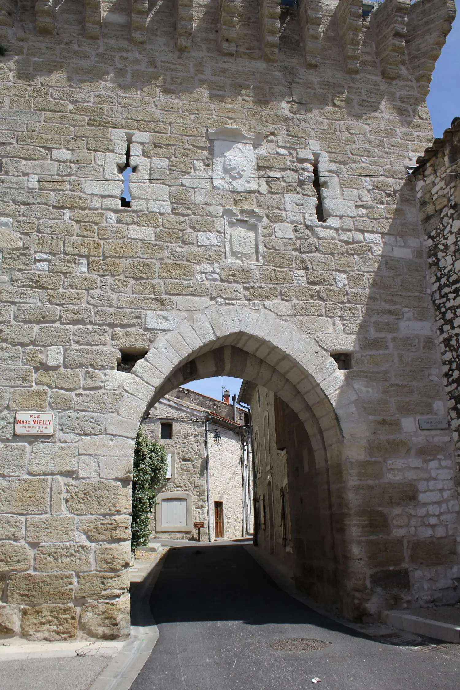 Remparts et portes médiévales