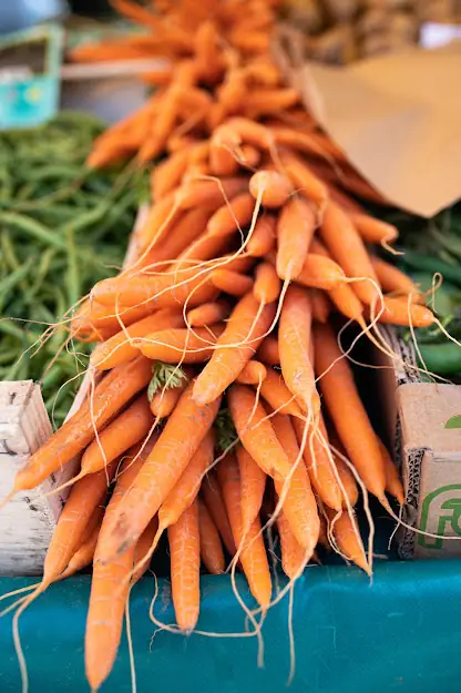 Petit marché estival à Aubazine