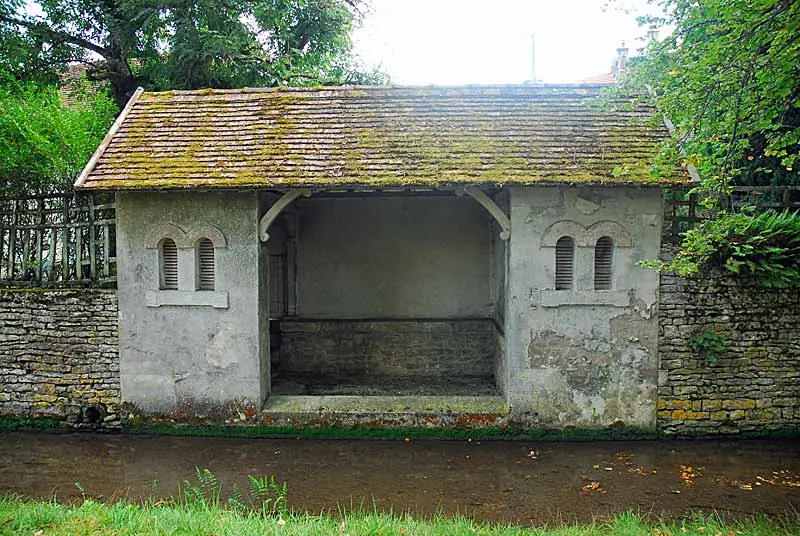 Lavoir de l'Entre Deux Eaux (2) à Auberive