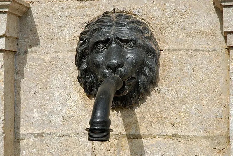 Ancienne fontaine de Rivière-les-Fosses