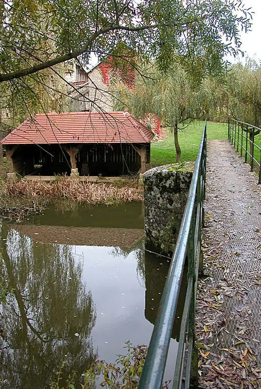 Lavoir au fil de l'eau N°2 à Dommarien