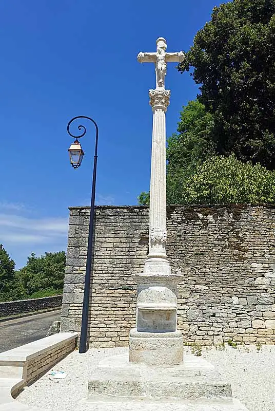 Croix XVIe - XVIIe siècle de Montsaugeon