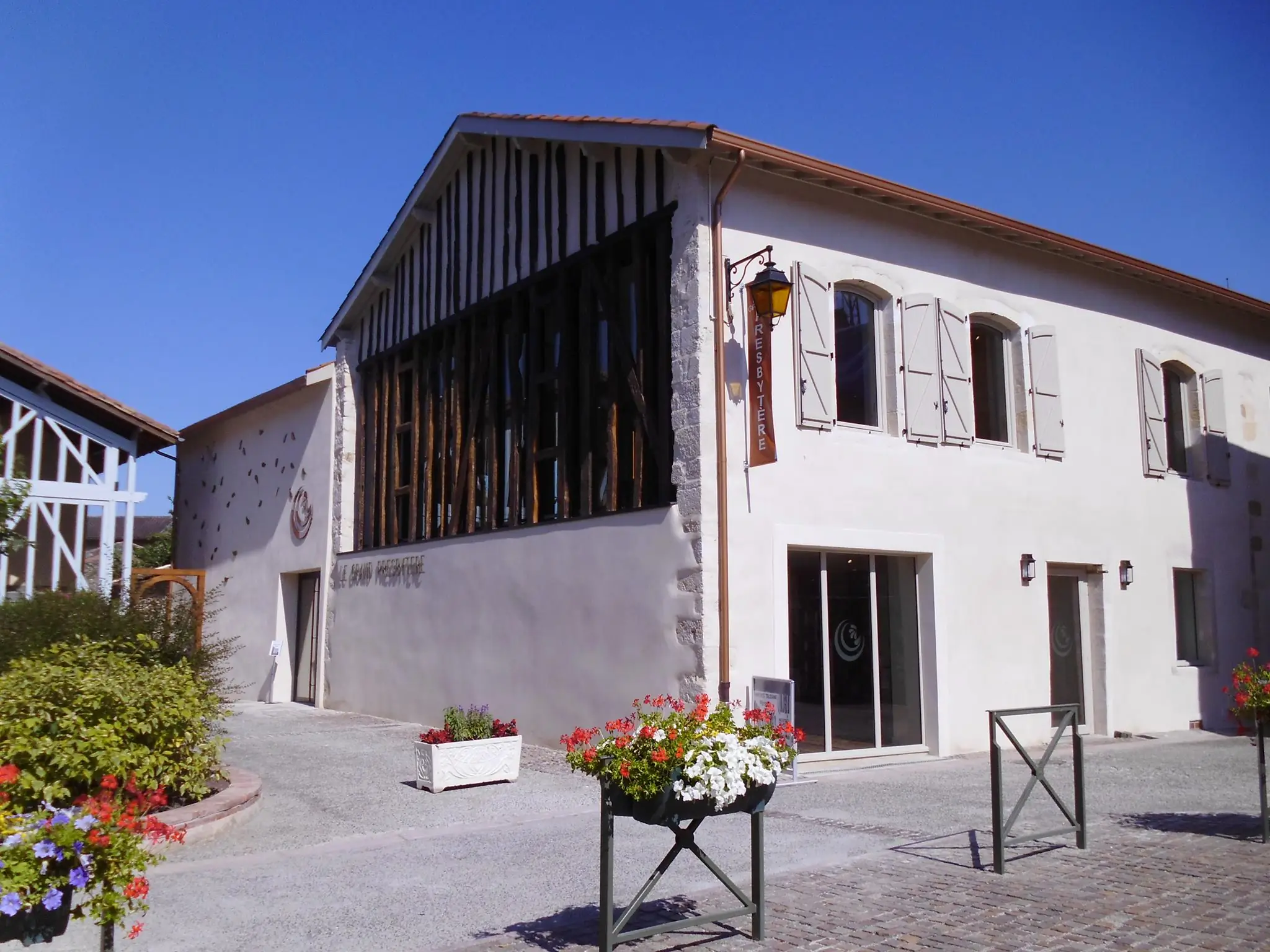 LE GRAND PRESBYTERE